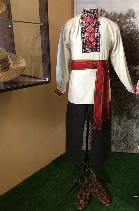 Ukrainian Traditional Clothing Men, Folk Fashion Men, Traditional Russian Clothing, Ukrainian Traditional Clothing, Russian Traditional Clothing, Slavic Clothing, Russian Clothing, Festive Outfits, Ukrainian Clothing