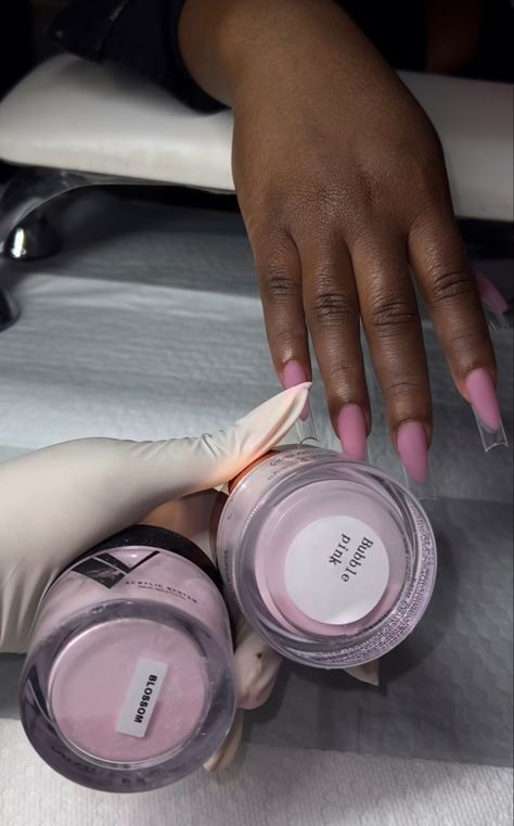 Nail Technician Aesthetic Job, Getting Nails Done Aesthetic Salon, Nail Tech Black Women, Successful Nail Tech Aesthetic, Nail Buisness Aesthetic, Nails Tech Aesthetic, Nailtech Aesthetic, Nail Technician Aesthetic, Nail Tech Station