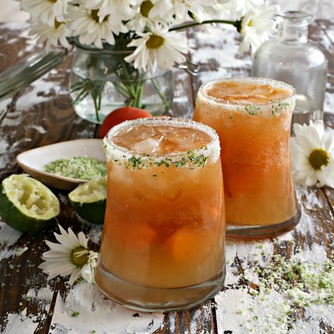 Fresh-Apricot-Bourbon-Fizz-4 Apricot Liquor Cocktail Recipes, Apricot Cocktail, Victoria Food, Bourbon Fizz, Apricot Crush, Apricot Recipes, Bourbon Cocktail, Cocktail Shots, Cocktail Ideas