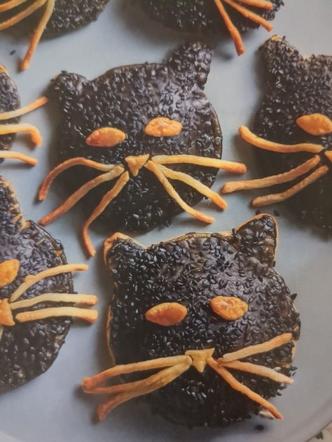 Filled with black bean filling- based on Better Homes and Gardens Fall 2023 magazine Black Cat Food Ideas, Autumn Food, Empanadas Recipe, Halloween Food, Homes And Gardens, Cat Treats, Black Cat Halloween, Holiday Inspiration, Autumn Garden