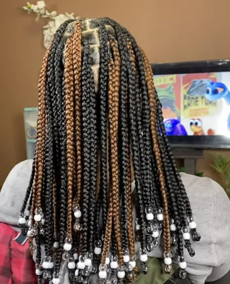 Long Braids With Beads Black Women, Short Knotless Box Braids With Color, Braids With Beads With Color, Box Braids With Beads And Color, Black And Brown Braids With Beads, Short Braids With Beads With Color, Short Peekaboo Braids With Beads, Knotless Braids With Beads And Color, Braids With Beads And Color