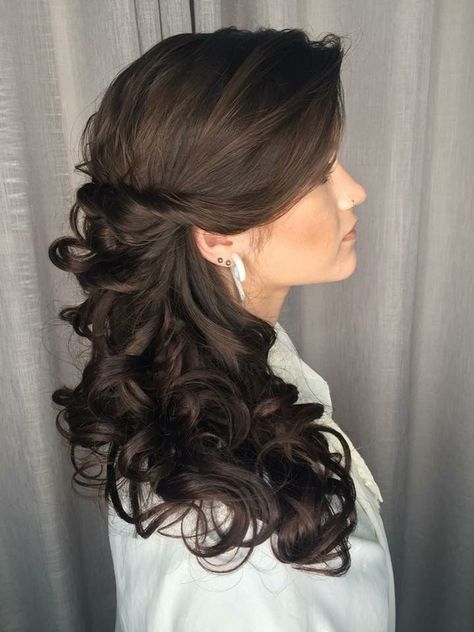 Side Curls Hairstyles, Mother Of The Groom Hairstyles, Side Curls, Shaved Side Hairstyles, Pageant Hair, Side Swept Hairstyles, Mother Of The Bride Hair, Natural Wavy Hair, Mom Hairstyles