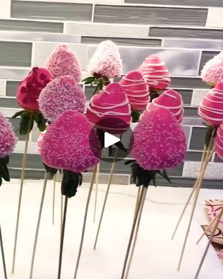 69K views · 2K reactions | DIY chocolate-covered strawberry bouquet 🍓 | DIY chocolate-covered strawberry bouquet 🍓 | By Chocolates Lovers | Facebook Strawberry Bouquet Diy, Metdaan Cakes, Strawberry Bouquet, Valentine Stuff, Covered Strawberry, Diy Chocolate, Chocolate Covered Strawberry, Chocolate Strawberry, Covered Strawberries