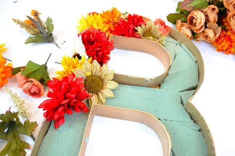 She opens up a paper mache letter. Her tabletop idea? Stunning Flower Letters Diy, Decorative Mesh Wreaths, Letters Diy, Paper Mache Letters, Spray Paint Colors, Diy Porch, Diy Letters, Diy Nursery, Diy 3d