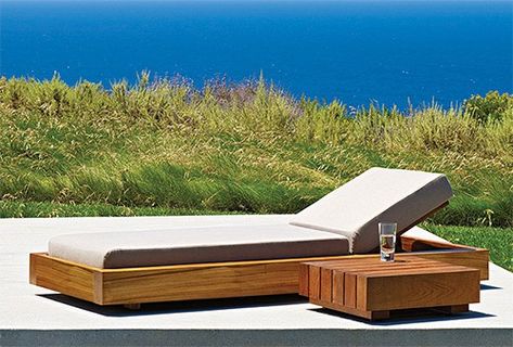 Solid Teak Wood Outdoor Furniture by Marmol Radziner for Danao Outdoor Kursi Outdoor, Marmol Radziner, Pool Bed, Sun Bed, Living Pool, Wood Furniture Plans, Pool Lounge Chairs, Teak Wood Furniture, Outdoor Wood Furniture