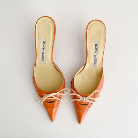 Authentic Vintage Manolo Blahnik Orange Lace Kitten Heel Mules Size Eu 38.5 / Best Fit For A Us 8-8.5 These Are In Amazing Vintage Condition. Major Satc Carrie Bradshaw Vibes!! Vintage Manolo Blahnik Lace Kitten Heel Mules. Love The Y2k Coded Cute Cutout Details Will Come With The Box #Manoloblahnik #Mules #Carriebradshaw #Vintage #Heels Pretty Heels, Vintage Heels, Manolo Blahnik Shoes, Heel Mules, Fancy Shoes, Shoe Inspo, Aesthetic Shoes, Elegant Shoes, Pretty Shoes