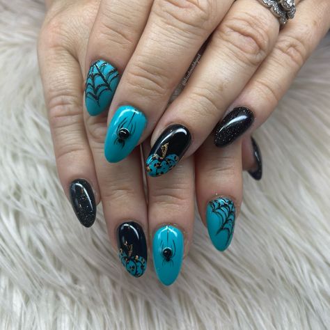 Pretty teal and black Halloween and fall vibes with leopard print pumpkin Teal Halloween Nails, Black And Teal Nail Designs, Turquoise And Black Nails, Teal And Black Nails, Black And Teal Nails, Teal Fall Nails, Blue Halloween Nails, Teal Nail Ideas, Halloween Fall Nails