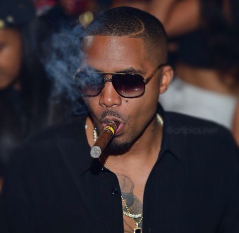 Nas 2015 Mixing Dj, Celebrity Photography, Rap Artists, Hip Hop Rap, Round Sunglass Men, Mirrored Sunglasses Men, Mixtape, Square Sunglasses Men, Black Is Beautiful