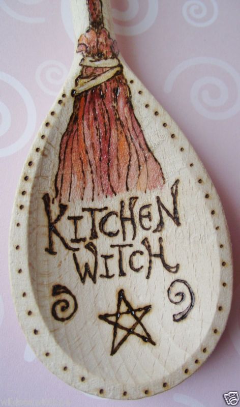 witch spoon Elegant Kitchen Decor, Pioneer Woman Kitchen Decor, Wiccan Crafts, Pioneer Woman Kitchen, Pagan Crafts, Spoon Crafts, Woodburning Projects, Tuscan Kitchen, Decor Curtains