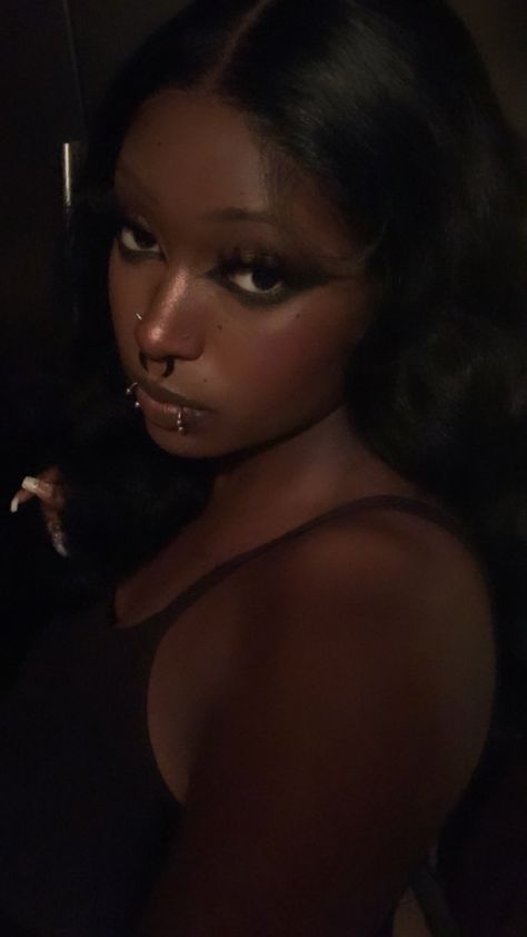 Dark Alt Makeup, Alt Makeup Looks Black Women, Grunge Style Makeup, Alt Emo Makeup, Snake Bites Black Women, Egirl Lashes, Lazy Goth Makeup, Black Emo Makeup, 2000s Brows