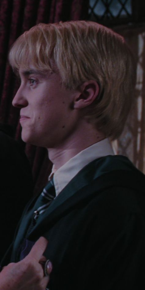 Draco Malfoy Fluffy Hair, Draco Boyfriend, Draco Malfoy 4th Year, Slytherin Lockscreen, Draco Malfoy Lockscreen, Blonde Ferret, Drako Malfoy, Draco Malfoy Hot, Thomas Andrews