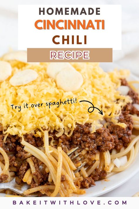 A big pile of spaghetti on a plate topped with Cincinnati chili, shredded cheddar cheese, and oyster crackers. Chili And Spaghetti Recipe, Spaghetti Chili Recipe, Easy Cincinnati Chili Recipe, Homemade Skyline Chili, Cinnicatti Chili, Chilli Spaghetti Recipes, Cincinnati Chili Seasoning Recipe, Skyline Chili Recipe Copycat, Cinnati Chili