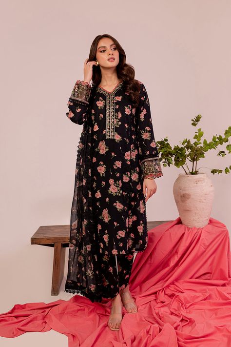 Black Scarlet – Farasha Online Flower Print Dress Outfit, Black Flower Print Dress, Indian Bridesmaid Dresses, Desi Wear, Dress Book, Desi Fashion Casual, Pakistani Fancy Dresses, Beautiful Pakistani Dresses, Beautiful Dress Designs