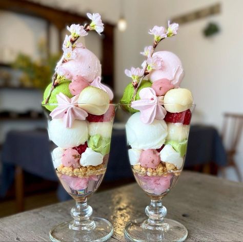 Aesthetic Parfait, Parfait Aesthetic, Cute Parfait, Japanese Parfait, Kawaii Cooking, Food Illustration Art, Pretty Dessert, Cute Food Art, Vegan Restaurants