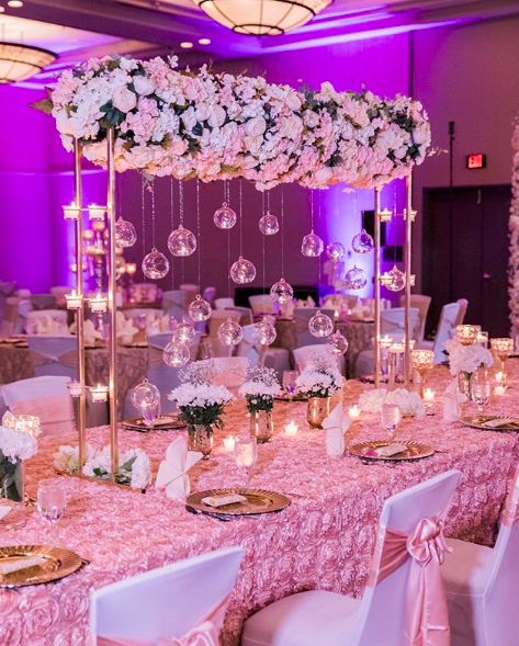 Wedding floral table decor Quinceañera Centerpieces Ideas, Ideas Para Xv, Ideas De 15, Quinceañera Centerpieces, Wedding Table Centerpieces Elegant, Quince Centerpieces, Rose Gold Quince, Rose Gold Quinceanera, Quince Decor