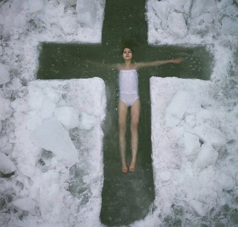 Southern Gothic, After Life, A Cross, 인물 사진, On The Ground, Photography Inspo, Art Reference Photos, Virgin Mary, Pretty Pictures