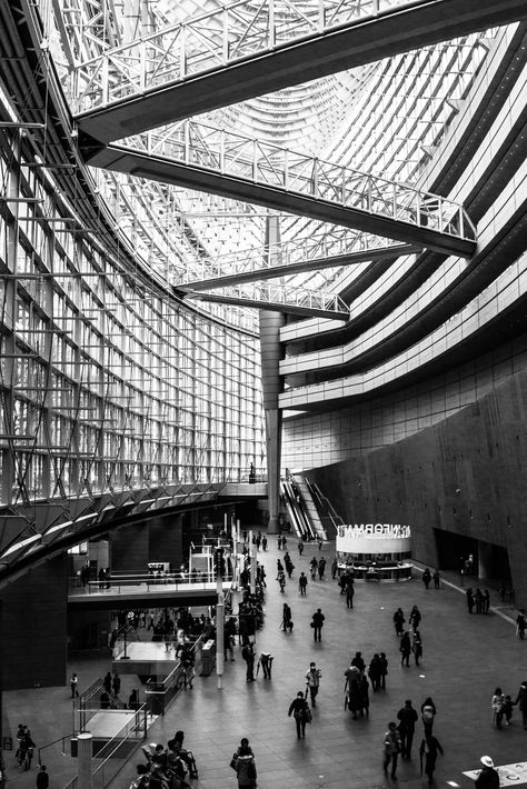 Tokyo International Forum by architect Rafael Viñoly. Photo by Agustin Rafael Reyes, via Flickr Rafael Vinoly, Richard Rogers, Japan Architecture, Zen Space, Japanese Architect, Famous Architects, Japan Aesthetic, Design Master, Japanese Architecture