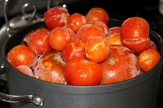 Tomato Sauce From Frozen Tomatoes, Spaghetti Sauce From Frozen Tomatoes, Sauce From Frozen Tomatoes, Canned Sauces, Fresh Tomato Spaghetti Sauce, Canning Marinara Sauce, Freezing Cherry Tomatoes, Frozen Tomatoes, Canning Veggies