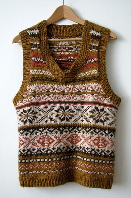 Ravelry: TouchMeNot's Fair Isle Vest. Fair Isle Vest, Style Anglais, Fair Isle Knitting Patterns, Knit Vest Pattern, Fair Isles, Fair Isle Pattern, Vest Pattern, Fair Isle Knitting, Fair Isle Sweater