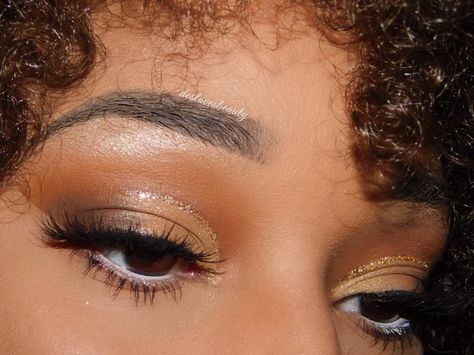 Gold Eyeliner Looks, Gold Eyeliner, Eyeliner Looks, Blue Makeup, Brow Gel, Nyx Cosmetics, Makeup Inspo, Makeup Ideas, Gold Glitter