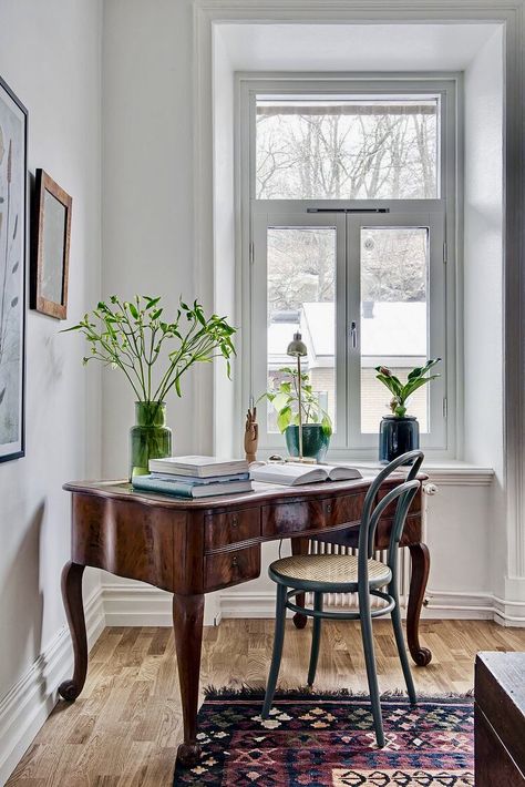 House Of Valentina, Vintage Wooden Desk, Vintage Home Office, Modern Home Office, Home Office Space, Decoration Inspiration, Green Kitchen, A Desk, Home Office Design