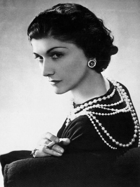 Coco Chanel: 1883-1971; The French fashion designer Coco Chanel ruled over Parisian haute couture for almost six decades. Her elegantly casual designs inspired women of fashion to abandon the complicated, uncomfortable clothes - such as petticoats and corsets - that were prevalent in 19th century dress. Among her now-classic innovations were the Chanel suit, costume jewelry, and the little black dress. French Girl Hair, Chanel Quotes, Coco Chanel Quotes, Madeleine Vionnet, Wearing Pearls, Moda Chanel, Mode Chanel, Gabrielle Chanel, Sofia Coppola