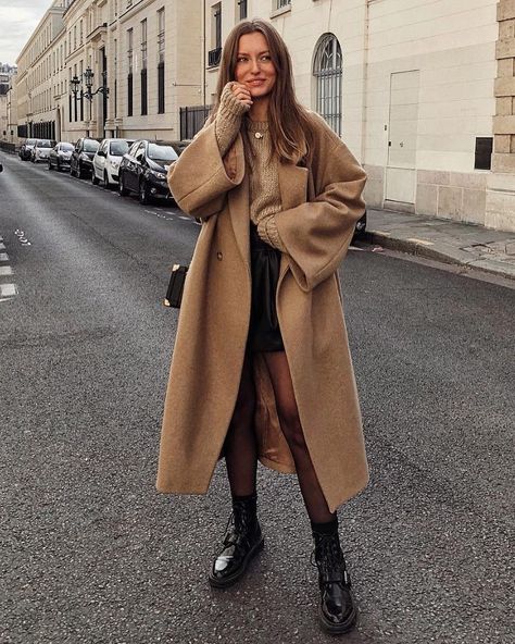 Nordic Style Report on Instagram: “Oversized camel coat 👌🏼| @livia_auer | @hm coat @aboutyoude boots” Camel Coat Outfit, Trendy Work Outfit, Formal Coat, Long Winter Coats, Winter Mode, Style Inspiration Winter, Camel Coat, Coat Outfits, Looks Chic