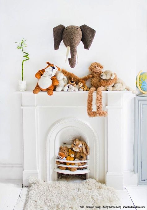 20 Whimsical Nurseries. Is it irrational to build a fake mantel in my future nursery to do a display like this? Decorating Rooms, Whimsical Nursery, Kid Rooms, Play Areas, Kids Interior, Nursery Inspiration, Woodland Nursery, Nursery Design, Nursery Neutral