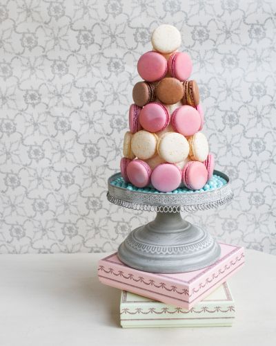 DIY French macaron tower by Thirsty for Tea - using frosting and shredded coconut to cover the styrofoam cone - This is so elegant... Diy Macaron Tower, Macaroon Tower, Sweets Table Wedding, Vintage Party Ideas, Macaron Filling, Macaron Tower, Macaron Cake, French Macaroons, Classic Wedding Cake