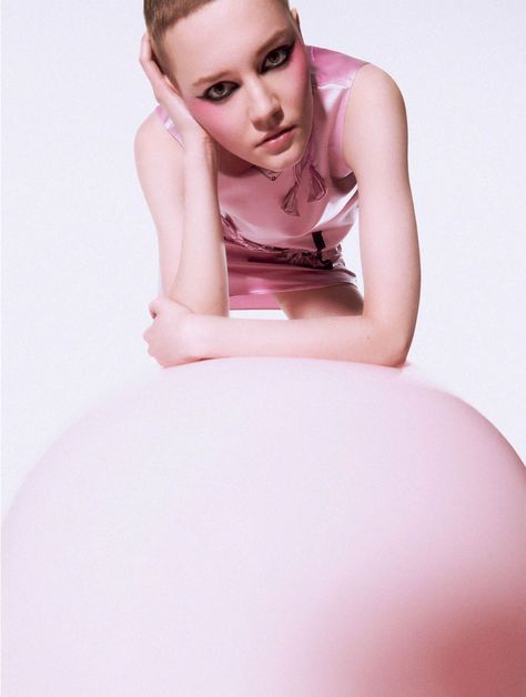 Lina Hoss by Meinke Klein for Elle UK April 2021 German Model, Balloons Photography, Conceptual Photo, Punk Princess, Dope Fashion, Beauty Editorial, Fashion Editorial, Purple Fashion, Pop Fashion