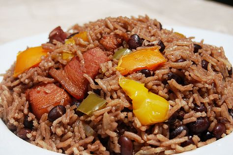 Arroz Congri   http://masaassassin.blogspot.com/2009/06/cuban-congri-arroz-moro-recipe-cuban.html Arroz Moro Recipe, Cuban Rice, Cuban Dishes, Latin American Recipes, Cuban Cuisine, Cooking Black Beans, Hispanic Food, Island Food, Cuban Recipes