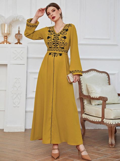 Women Dresses Casual Summer, Gowns Dresses Elegant, Cotton Outfit, Muslim Fashion Dress, Simple Pakistani Dresses, Elegant Dresses For Women, Embroidery Blouse Designs, Vintage Maxi Dress, Plus Size Fashion For Women