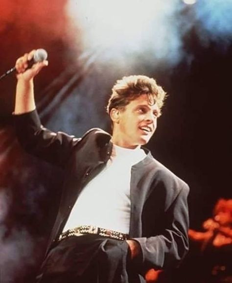 Luis Miguel Concert Outfit, Luis Miguel Aesthetic, Miguel Concert, 90s Culture, The Last Shadow Puppets, Last Shadow, 80s Aesthetic, Photoshoot Concept, Next Clothes