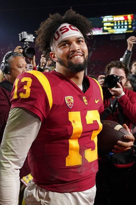 Caleb Williams, Collage Football, Football Pics, Patrick Mahomes, Usc Trojans, Football Pictures, Character Wallpaper, Nba Players, Best Player