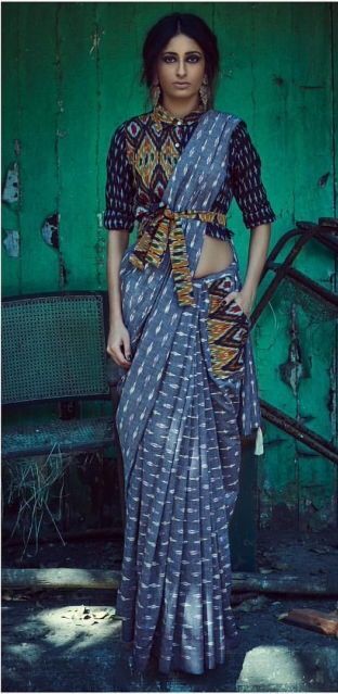 Styles appreciated in cottons from prints, tassel sarees, simple linen sarees with Burberry print, simple embroideries to give it a elegant Classic look Sarees Simple, Simple Linen, Burberry Print, Blouse Ideas, Linen Sarees, Modern Saree, Elegant Clothes, Simple Sarees, Indian Couture