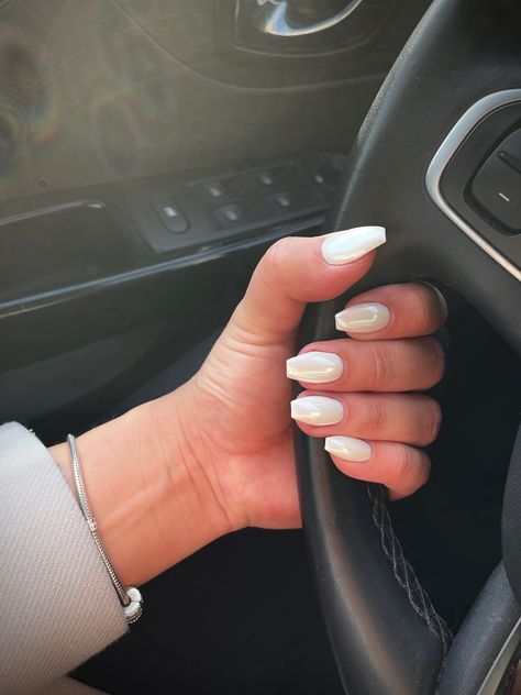 Pearly White Acrylic Nails Coffin, White Acrylic Nails Chrome, Round White Nails Acrylic, Coffin Pearl White Nails, Coffin White Pearl Nails, Crome Nails Design Ombre White, White And Crome Nails, Chrome Nails Short Coffin, White Chrome Nails Coffin Short