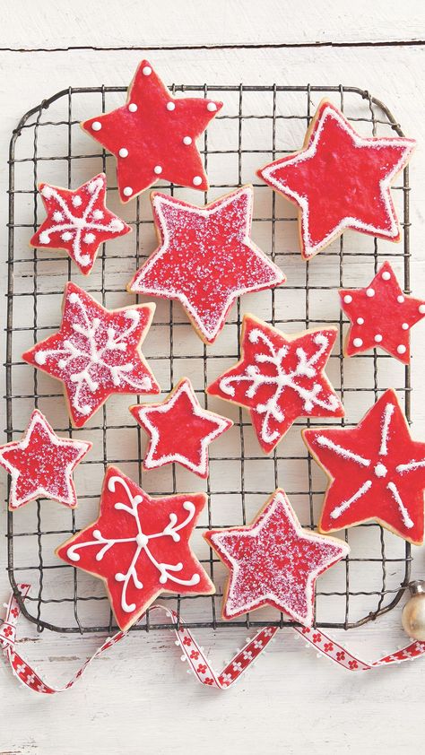 Make Sugar Cookie Stars to Decorate With Your Kidsthepioneerwoman Star Cookie Decorating Ideas, Red Velvet Sandwich Cookies, Star Sugar Cookies, Carrot Cookies, Delicious Christmas Cookies, Easy Christmas Cookie Recipes, Christmas Cookie Recipes, Cookie Decorating Party, Sugar Cookie Recipe