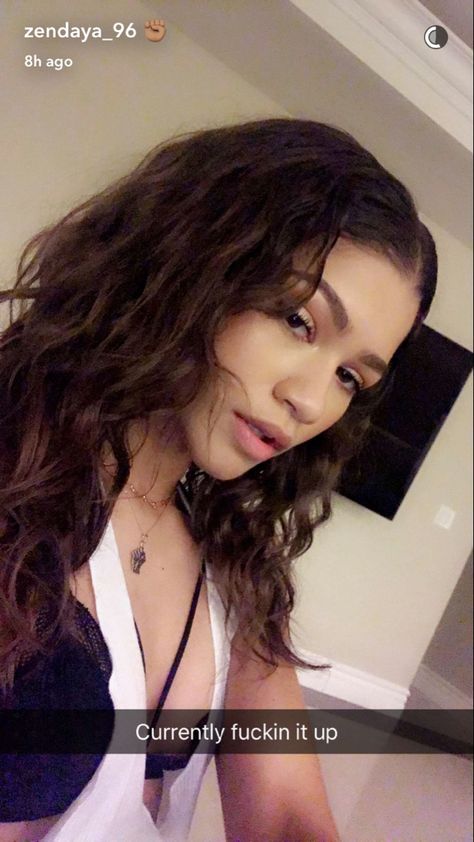 Zendaya Snapchat, Zendaya Coleman, Billie Eilish, Homecoming, Snapchat, Dreadlocks, Actresses, Hair Styles, Makeup