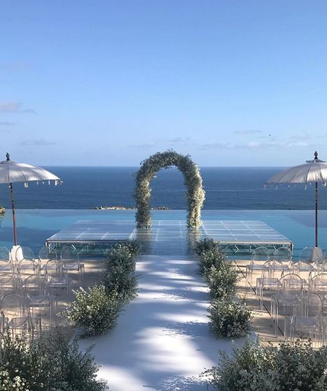 #martineisaho ceremony look. 💕 Simple and elegant white flowers alongside cute ghost chairs for their guests. R Bride And Breakfast, Ceremony Chairs, Ghost Chairs, White On White, Wedding Ceremony Decorations, White Sand, Cute Ghost, Marina Bay Sands, White Flowers