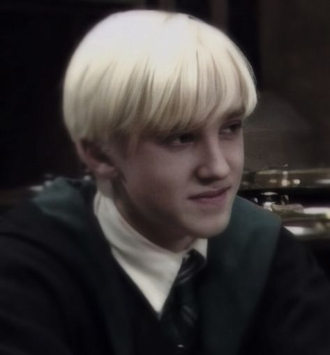 Draco Pfp Aesthetic, Draco Pfp, Draco Malfoy Pfp, Draco Malfoy Icon, Drako Malfoy, Draco Malfoy Hot, Draco Malfoy Imagines, Slytherin Boys, Draco Malfoy Aesthetic