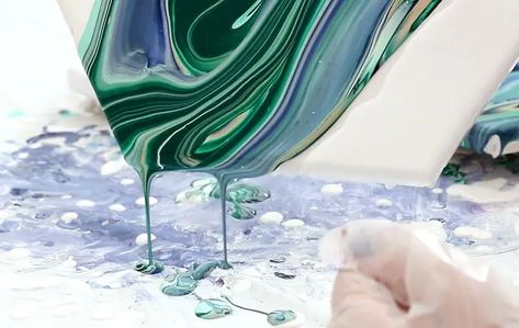 How to Make Easy Acrylic Fluid Art - Persia Lou Simple Paint, Acrylic Fluid Art, Christmas Craft Fair, Diy Jar Crafts, Acrylic Pouring Art, Paint Pouring, Americana Decor, Pouring Painting, Fluid Painting