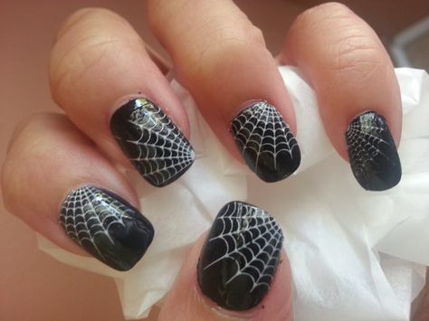 Uñas con pegatinas Male Nail Art Black, Steampunk Nails, Gothic Nail Art, Halloween Nail Art Tutorial, Skull Nail Art, Skull Nails, White Spider, Mirror Nails, Gothic Nails