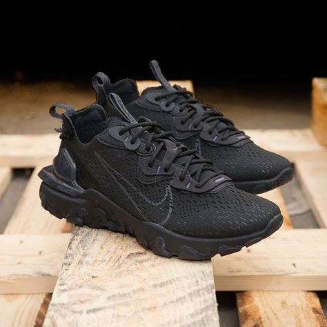 Nike React Vision Noir, React Vision Nike, Nike React Vision Outfit, Nike Vision, Nike React Vision, Basket Nike, Mode Hipster, Nike Fashion Shoes, Origin Story