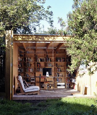 12 Garden Libraries That Are Perfect for Springtime Shed Office, Outdoor Space Design, Home Library Design, Outdoor Office, Outdoor Room, Home Libraries, Garden Studio, Library Design, Cabin In The Woods