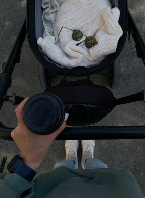 walking with baby Mom To Be Aesthetic, Faceless Mom And Baby Aesthetic, Walks With Baby, January Baby, Baby Vision, Mom Lifestyle, Baby Inspiration, Mommy Baby, Foto Baby