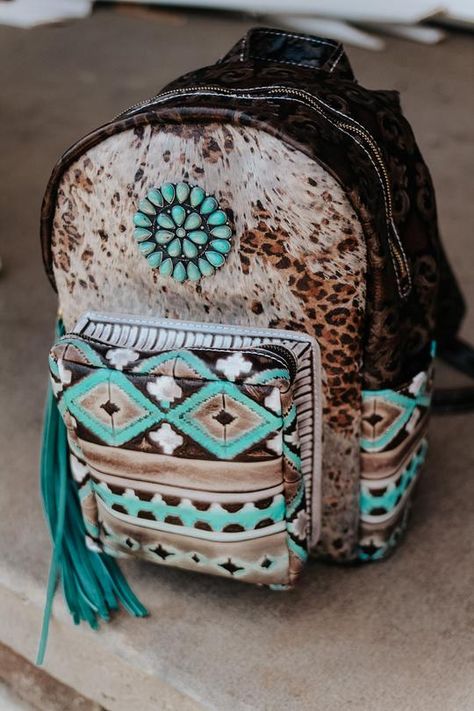 Western Backpack, Punchy Cowgirl, Western Bags Purses, Trajes Country, Western Bag, Cowgirl Accessories, Moda Country, Cowgirl Fashion, Cute Country Outfits