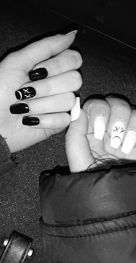 Nails Tomboy Nails Ideas Short, Nails Tomboy, Tomboy Nails Ideas, Simple Nails White, Best Friend Nails Ideas, Tomboy Nails, Friend Nails, Star Nail Art, Edgy Nails