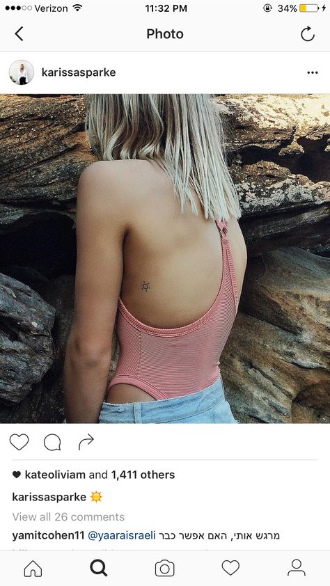 Emplacement tattoo Hidden Placement Tattoo, Small Minimalist Back Tattoo, Placement Small Tattoo, Hot Tattoo Placement, Ratio Placement Ideas, Cute Placement For Small Tattoos, Sneaky Tattoo Placement, Tiny Tattoo Placement Ideas Hidden, Bee Tattoo Placement Ideas