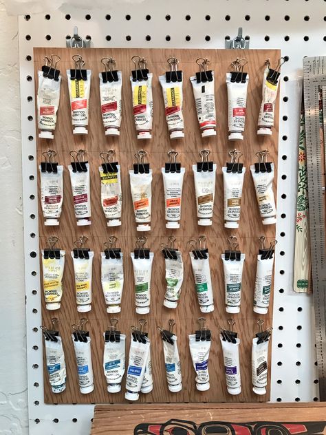 Watercolor Paint Storage, Oil Paint Organizer, Painting Supplies Organization, Color Academia, Atelier Aesthetic, Art Studio Storage, Paint Organization, Sewing Station, Art Studio Space