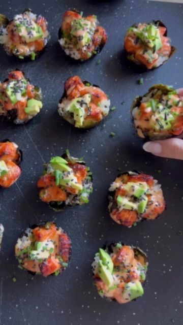 Afsana Alvia shared a post on Instagram: "Yummy 🤤😋😋 🎥@hungry.happens". Follow their account to see 401 posts. Spicy Salmon Rice Muffins, Salmon Rice Muffins, Rice Muffins, Resep Sushi, Sushi Recipes Homemade, Hungry Happens, Resep Diet Sehat, Resepi Biskut, Salmon Rice